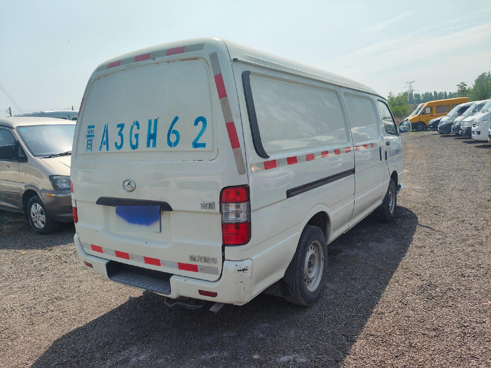 20年2座中顶金龙封闭货车.