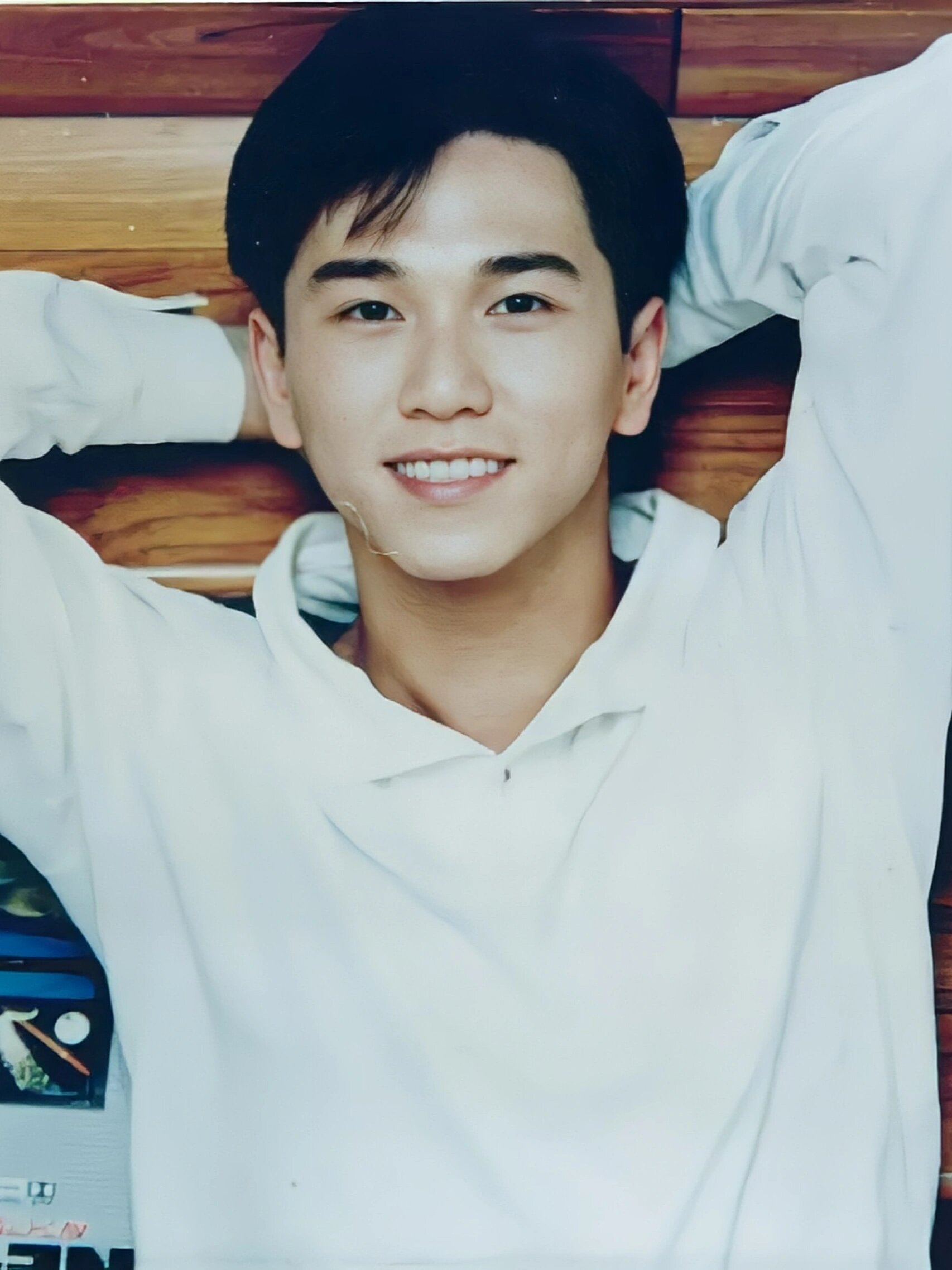 昔日港星顶流!年轻时的温兆伦颜值有多绝?