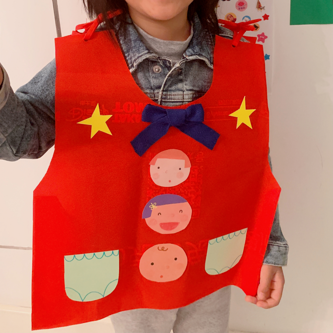 幼儿园环创活动～用无纺布袋子做衣服 diy手工制作