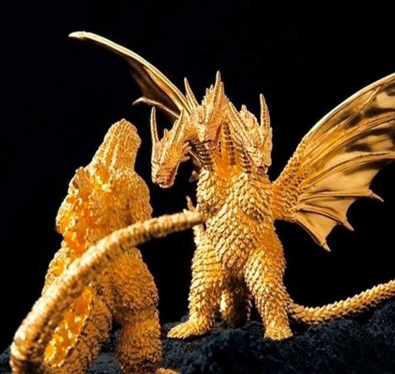 黄金哥斯拉最后的成交价达到了916万 黄金哥斯拉由日本珠宝店田中银座