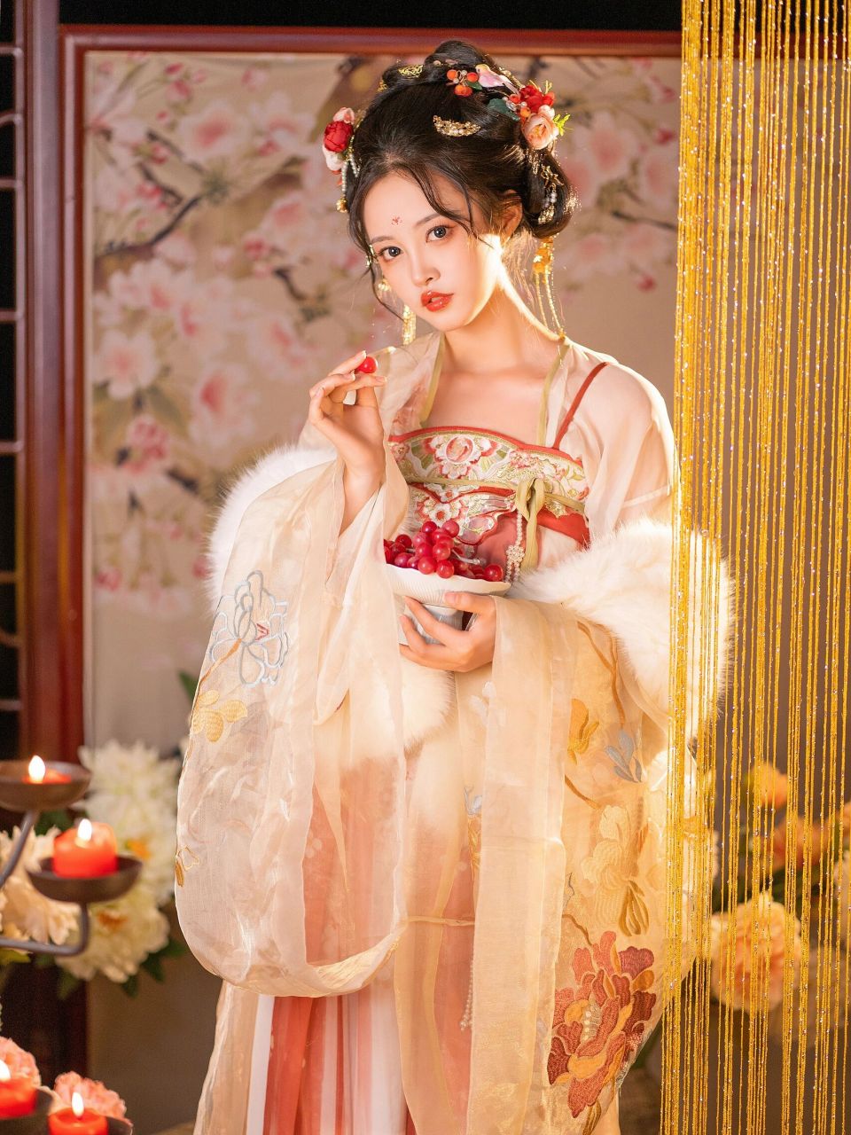 芙蓉不及美人妆🌸 水殿风来珠翠香💫 华丽又妩媚的唐风汉服写真呐