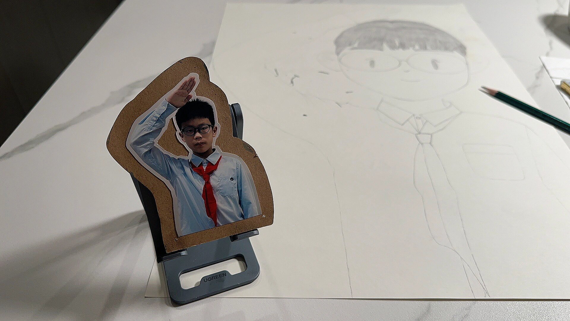 少先队员 自画像 红领巾 敬礼