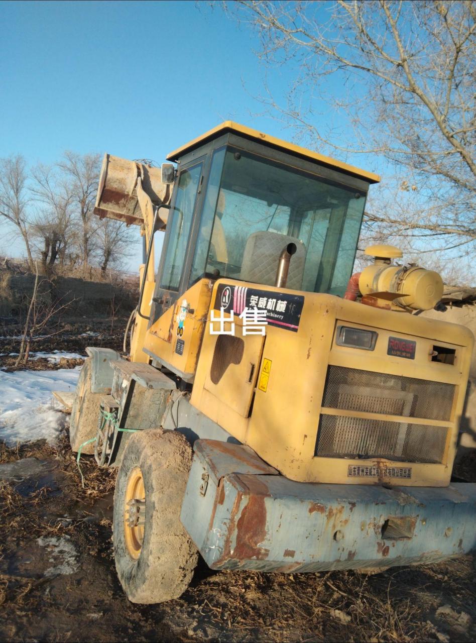 东方红354四缸带一大一小2个中耕机,铲车16型四缸手动档,面包车油气