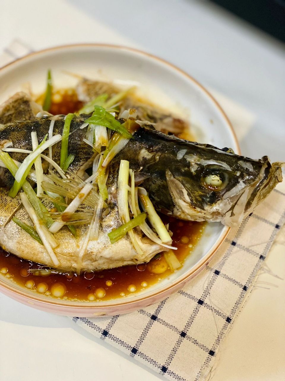 微波炉蒸鱼太方便了叭!少洗一个碗多美好!