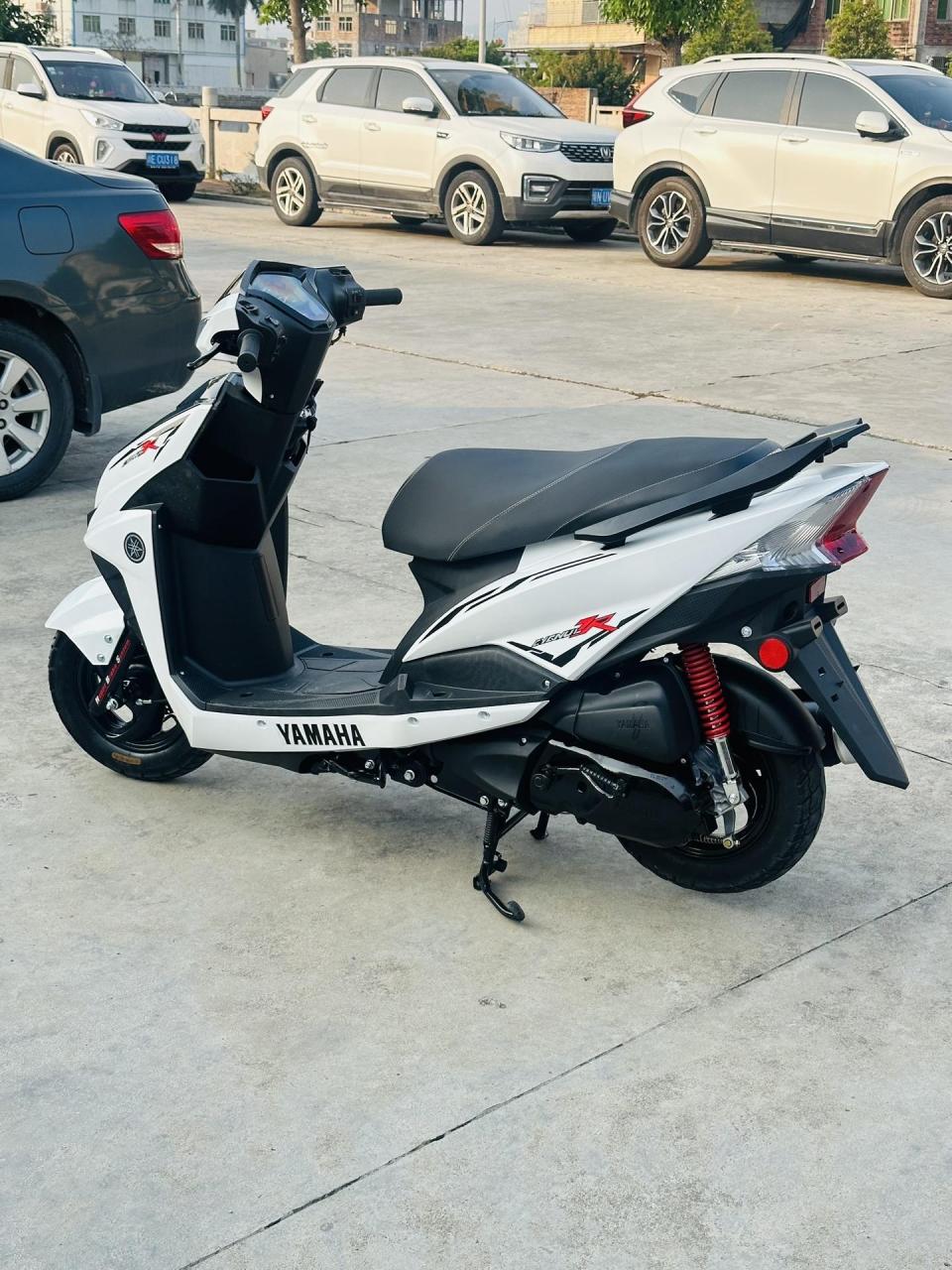 纯进口雅马哈尚领踏板车125  高配版98成新 发动机沉静有力 省油耐用