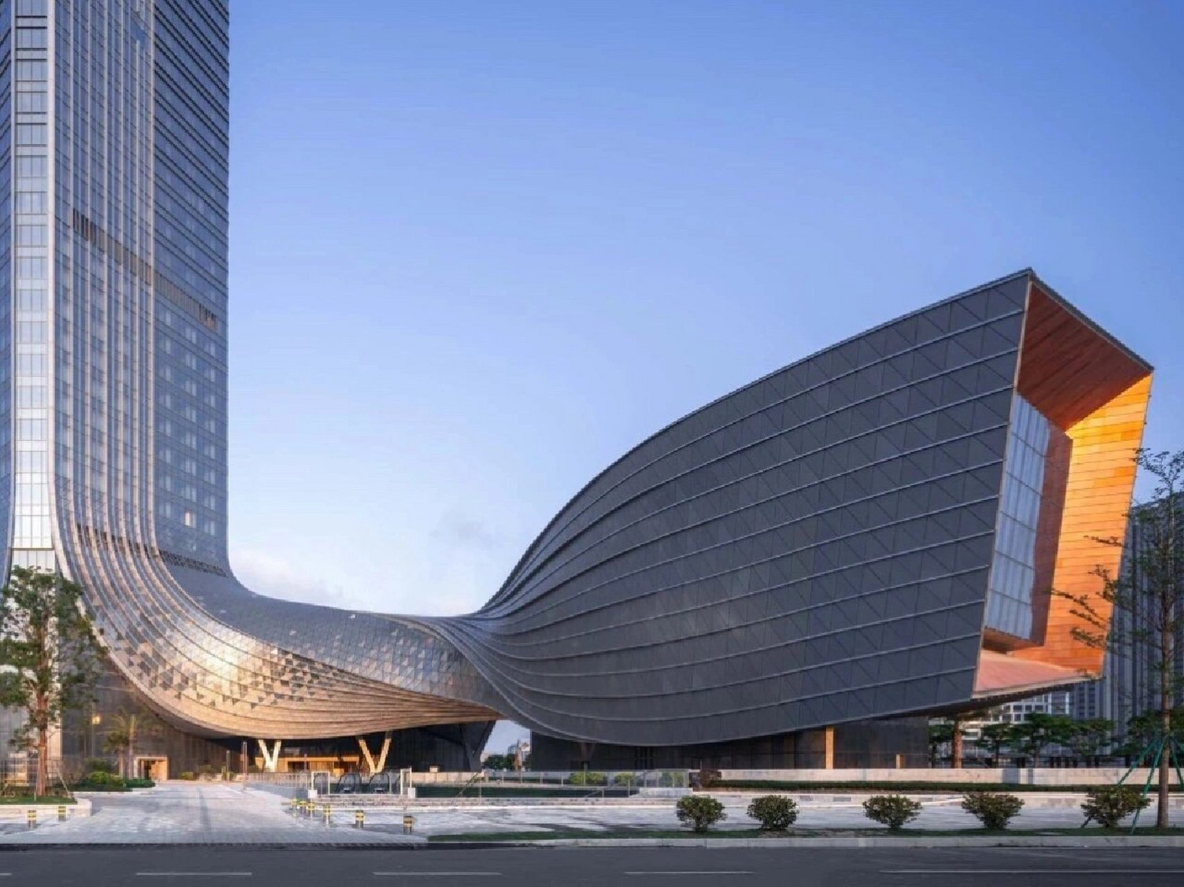 珠海横琴国际金融中心 设计充分利用地块山海之间的环境优势,选取寓意