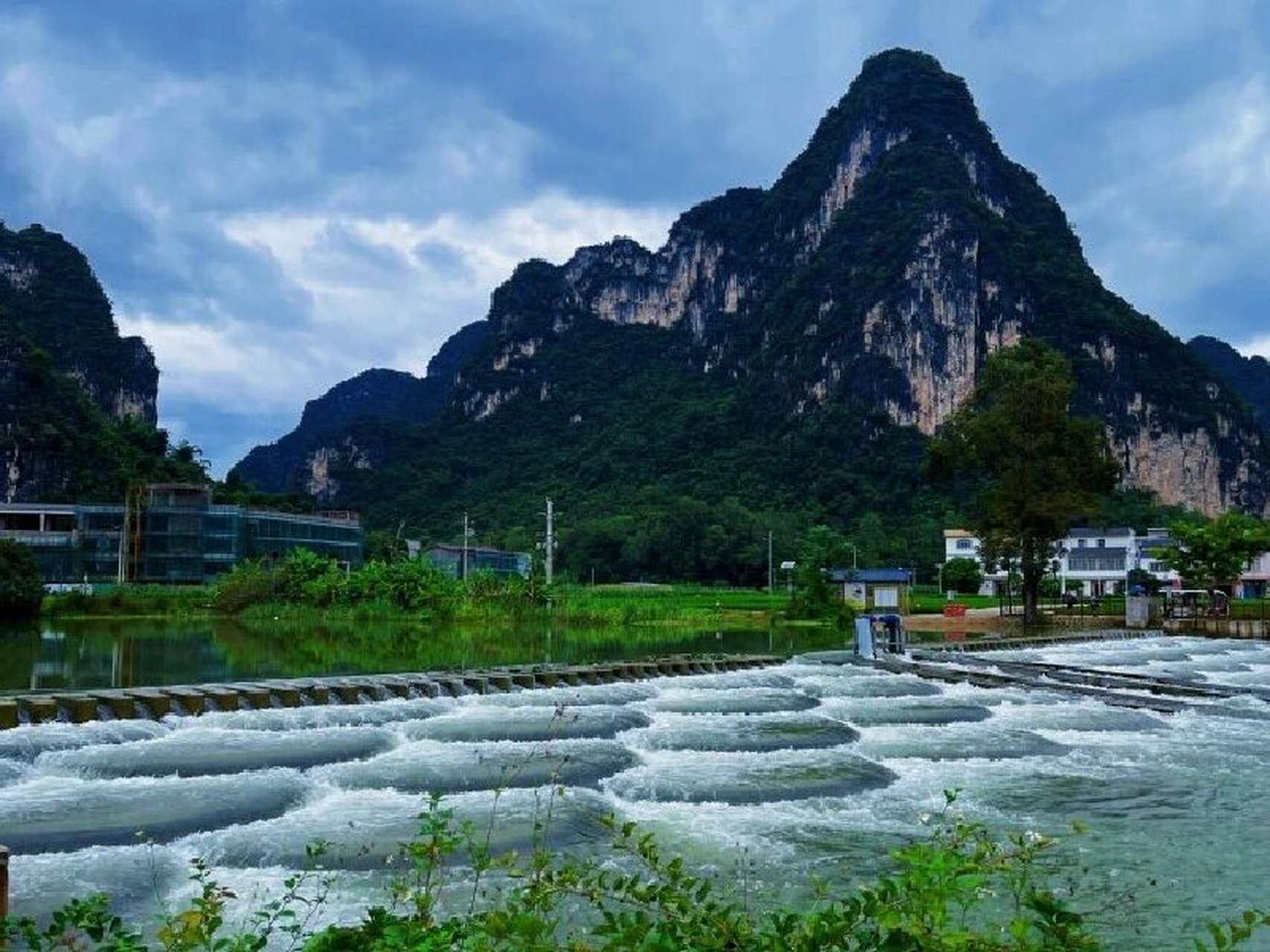 今天小编要给大家分享的是大新县美景—明仕田园