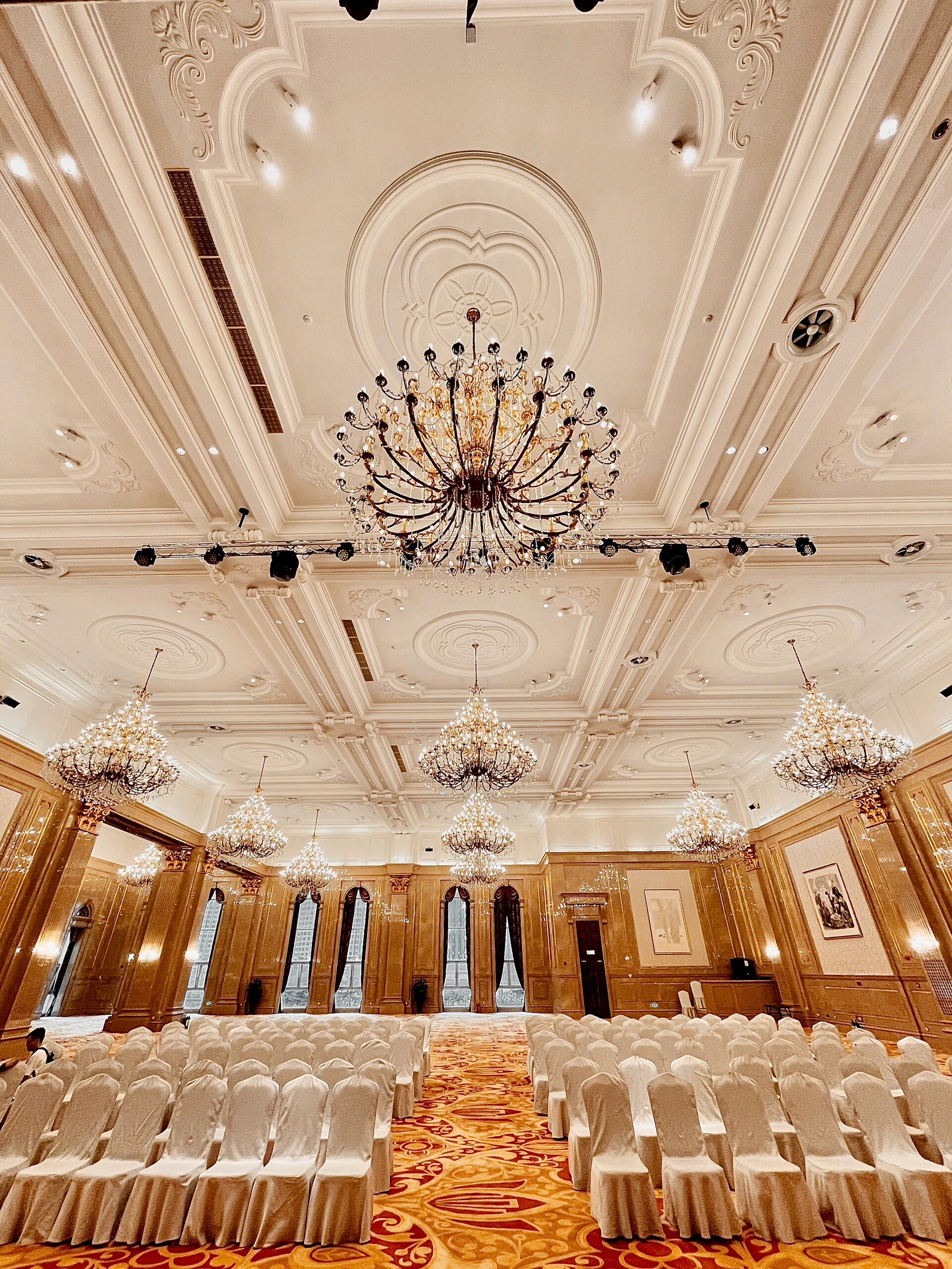 历史感的美无与伦比·投资29亿的贵阳白宫  天高云淡,微风凉爽宜人.