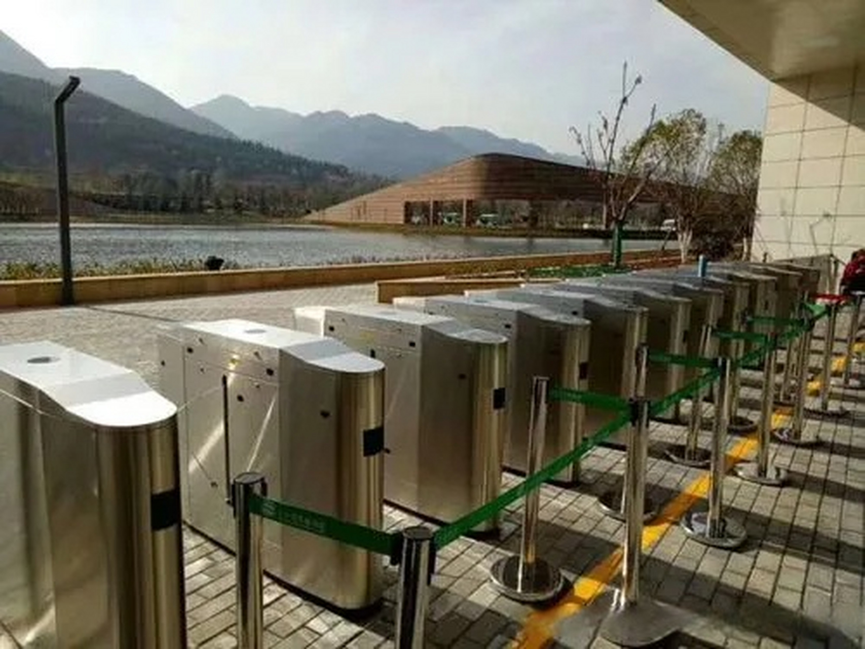 景区闸机功能优点,你知道多少? 景区闸机是现代化景区管理的重要组成