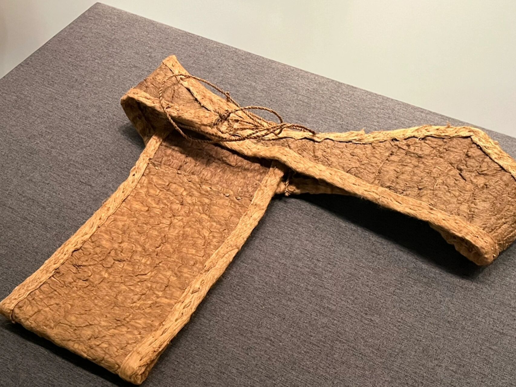 无纺树皮衣物 |海南黎族系列(一) 图1 树皮衣; 图2-3 腰带& 犊鼻裤