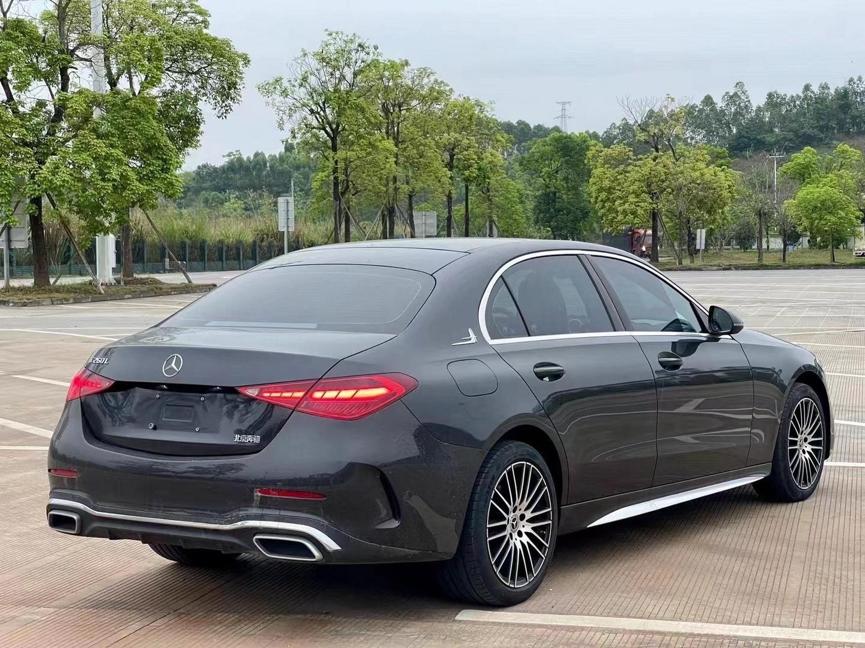 23年奔驰c260l运动版  石墨灰车漆;轻混系统动力好开省油 ,90%原漆,64