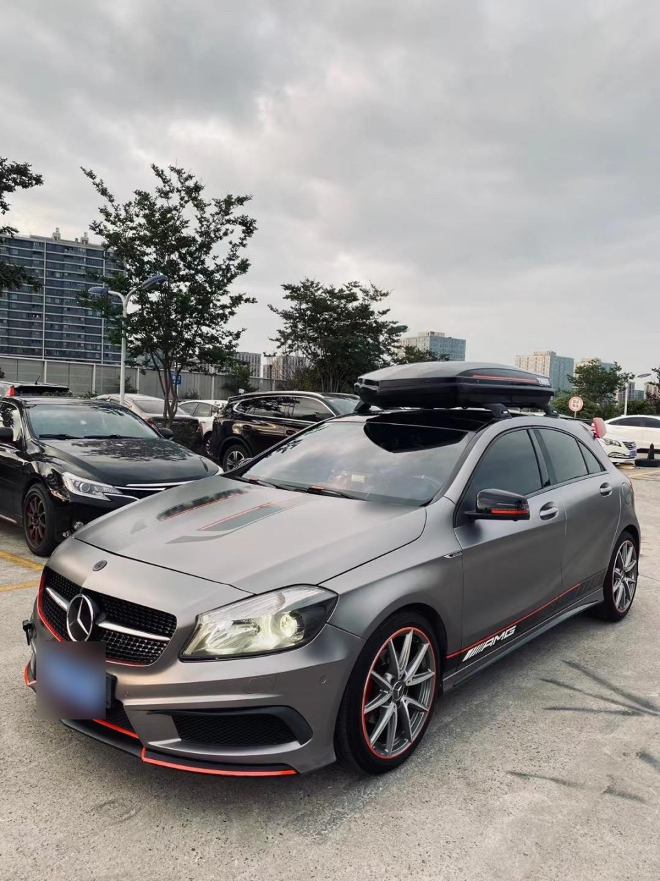 88万,拥有一台改装奔驰"amg" 小钢炮2014年5月,奔驰a180暴改a45 amg