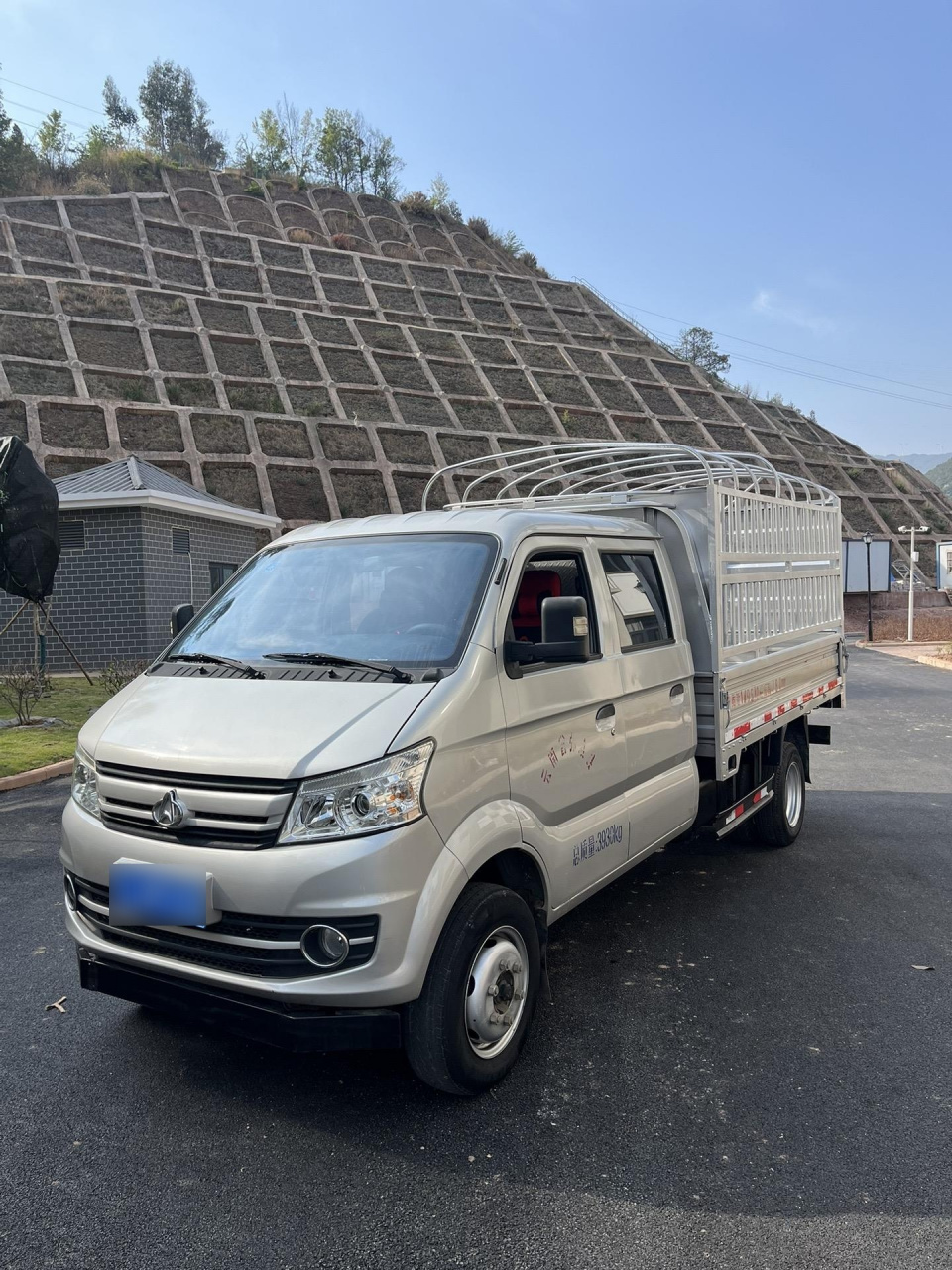 新到一台 长安跨越王x5 双排 柴油版 2.3t发动机 喜欢的可以研究!