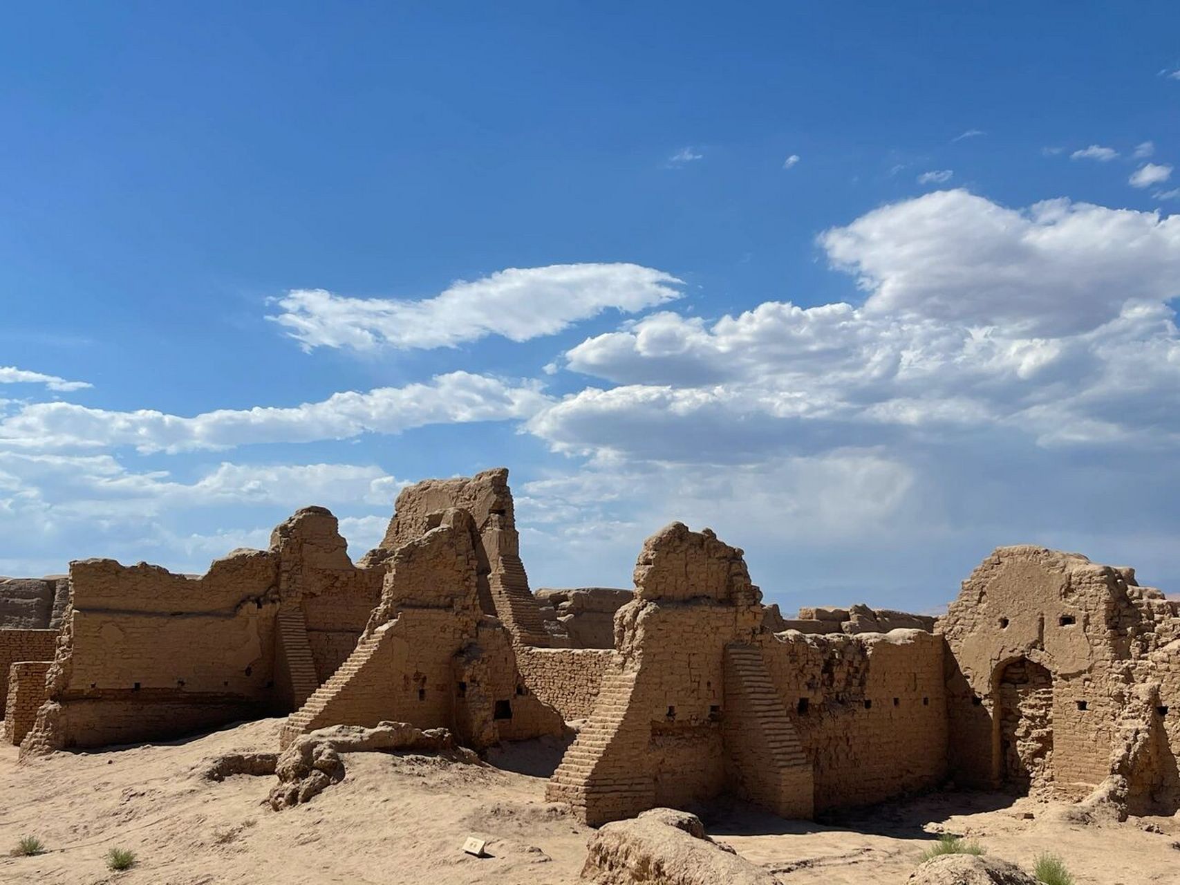 新疆吐鲁番|高昌故城遗址 高昌故城位于吐鲁番市东的二堡乡古城村,据