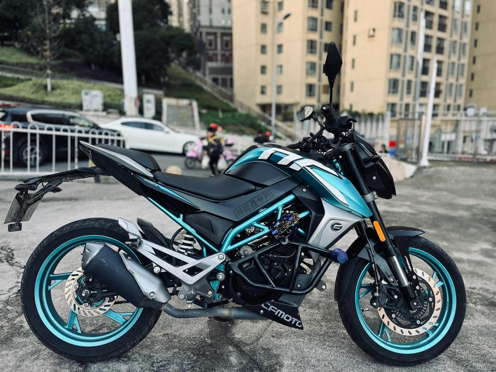 17年8月上牌春风150nk顶配abs版本 安全行驶14000公里 车况精品 按时