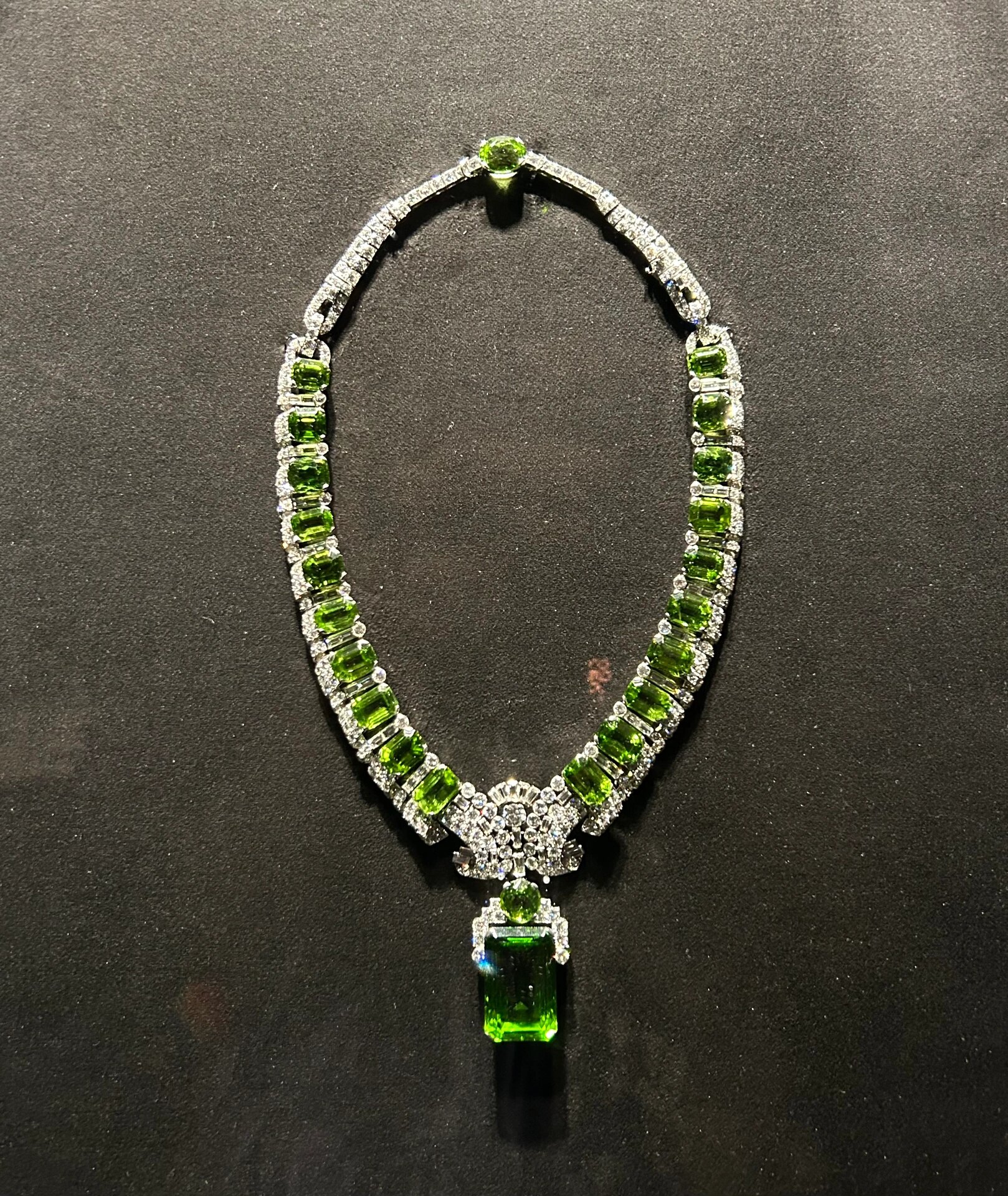 卡地亚珠宝展 在museo de júmex 看到了卡地亚古董珠宝展,太美了.