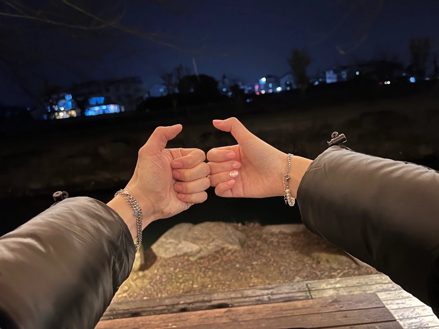 情侣手势图 可做背景图～容易拍摄,氛围感十足.