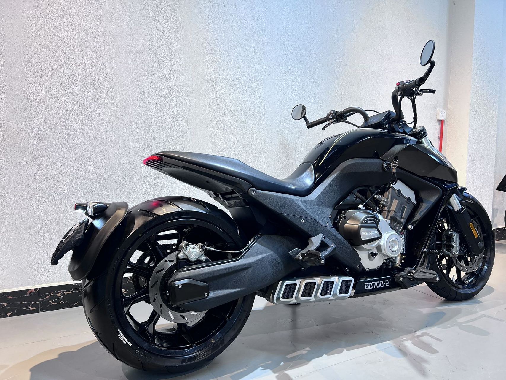 奔达02燎700 四缸电喷,鲍鱼刹车,  abs 大屏液晶,后胎320巨无霸