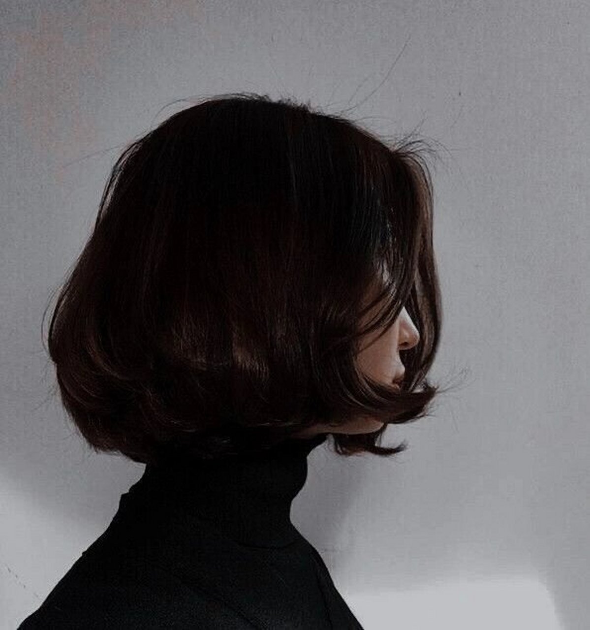 短发女生不露脸头像