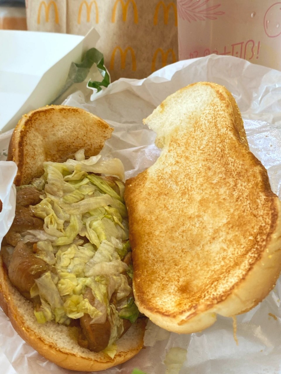 减脂期怎么吃汉堡 官方配料热量表 一份原味板烧鸡腿堡热量是402大卡.