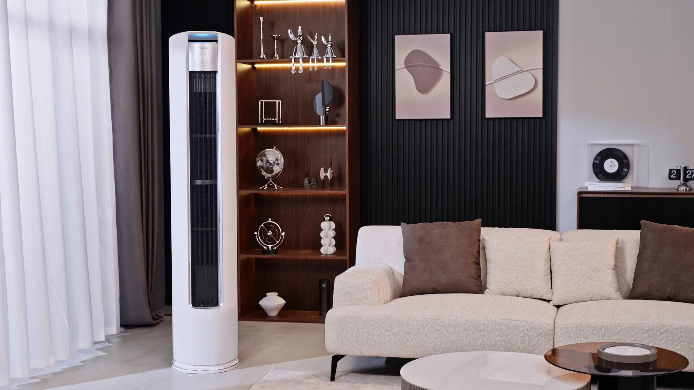 美的空调新品机煌柜机来了 [微笑]外观 浅云脂 钛白金配色 [微笑]全新