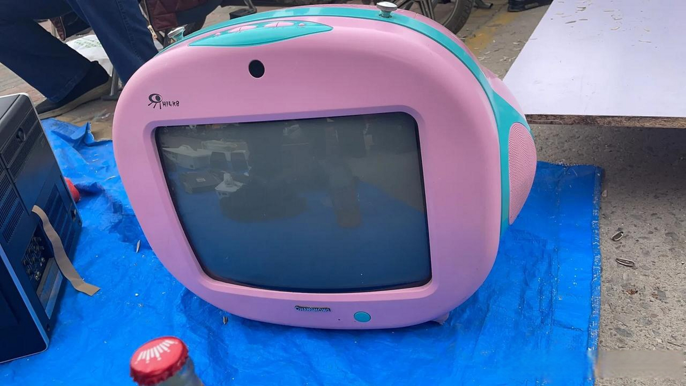 今天从专业户手上看到这个长虹的彩色电视机14寸太卡哇伊了,主要是