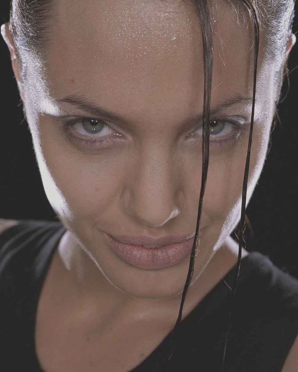 安吉丽娜·朱莉《古墓丽影》2001 安吉丽娜·朱莉(angelina jolie)