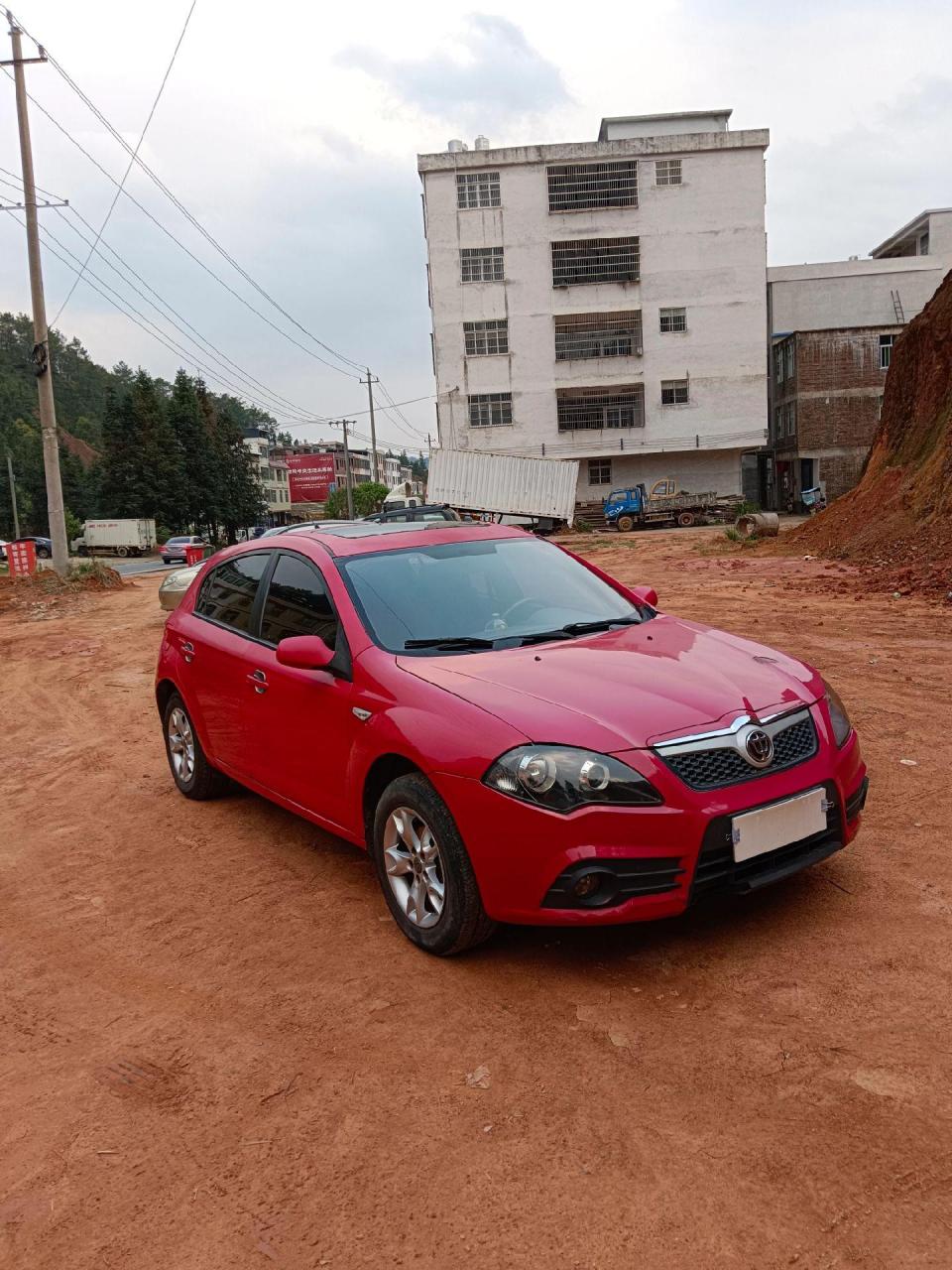 华晨中华两厢车,原厂三元还在,年审保险到六月底,4000多卖