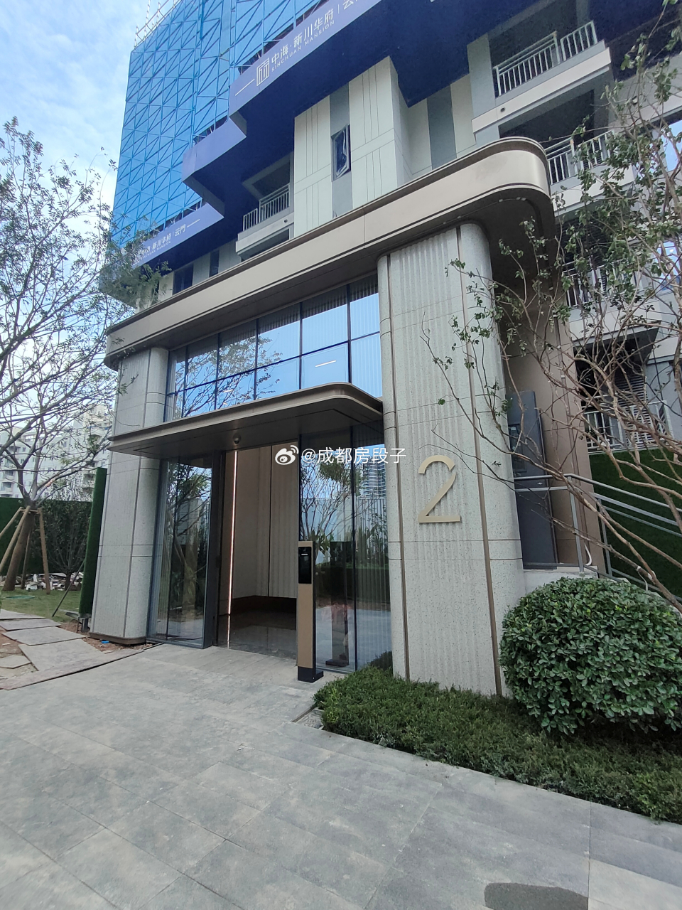 中海新川华府打样的北地块,南地块也正在整改,应该是一样的状态,业主