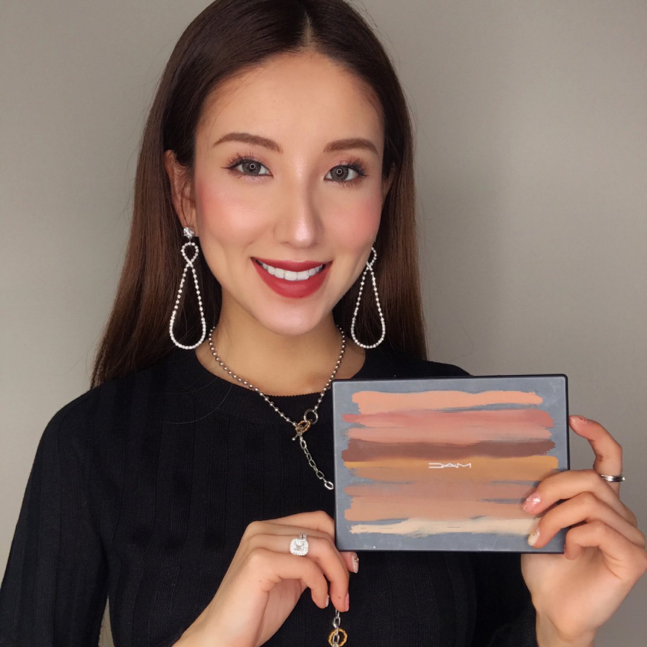 mac新色 natural born leader. 豁出去了 拍的好近好近.哈哈哈哈.