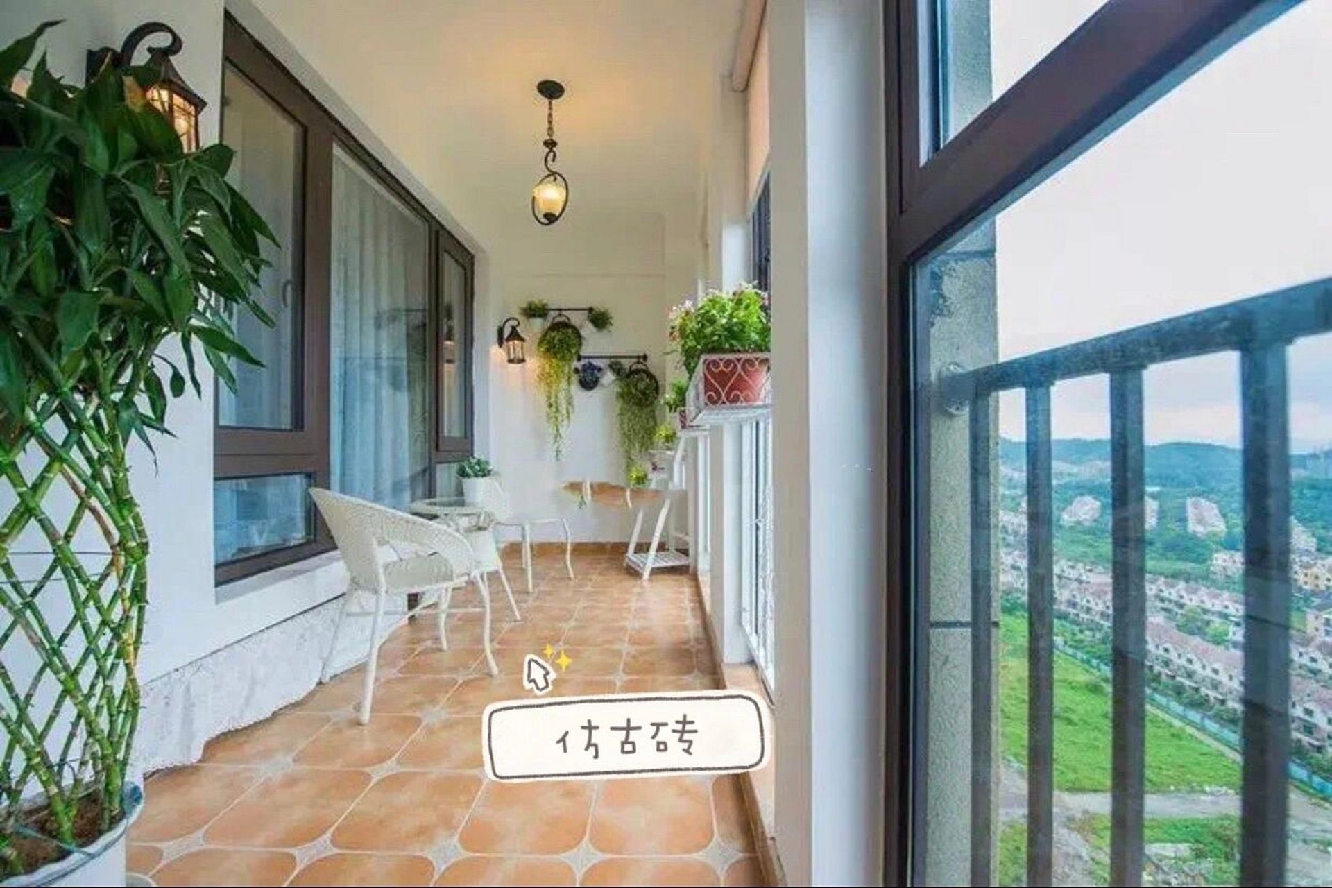 能带来独特微妙的氛围感,丰富阳台区域的视觉效果