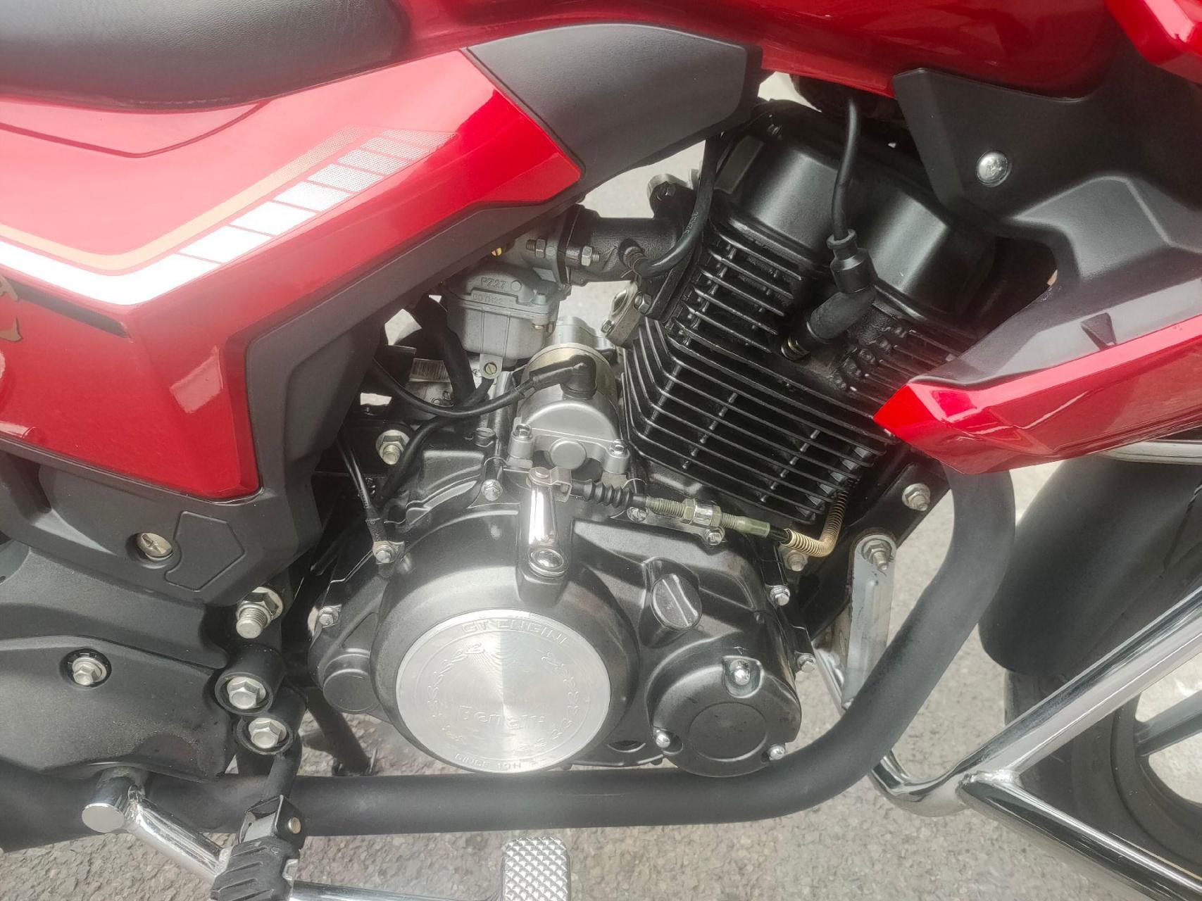 钱江新款御龙,新款贝纳利150发动机,4年多的车,车子新的很,手续齐全