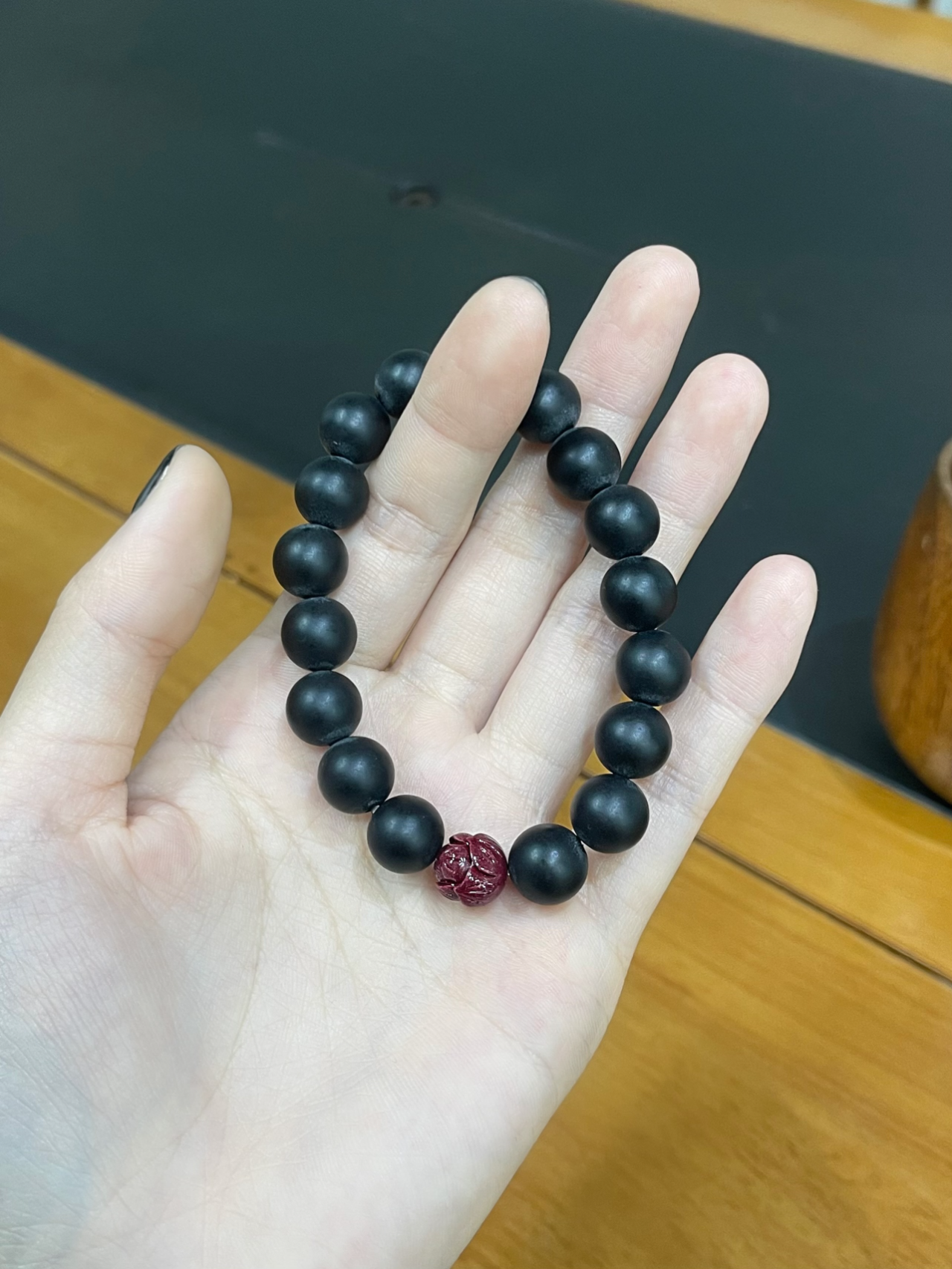 而埋于地下发生脱水矿化生成的化石 长期以来 人们把药珀视为吉祥