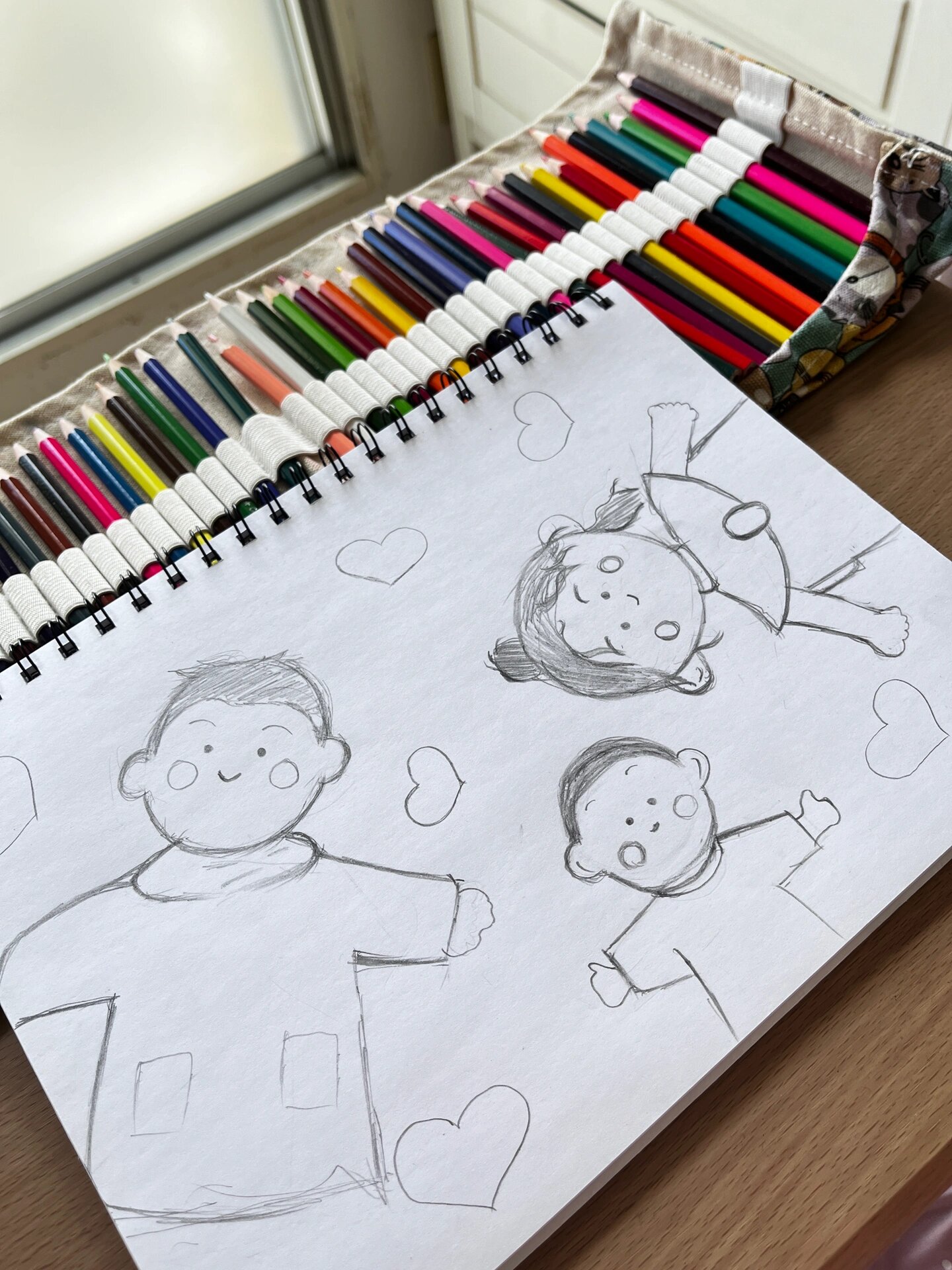 一家三口人的简笔画教程(一家三口人怎么画简单画过程)