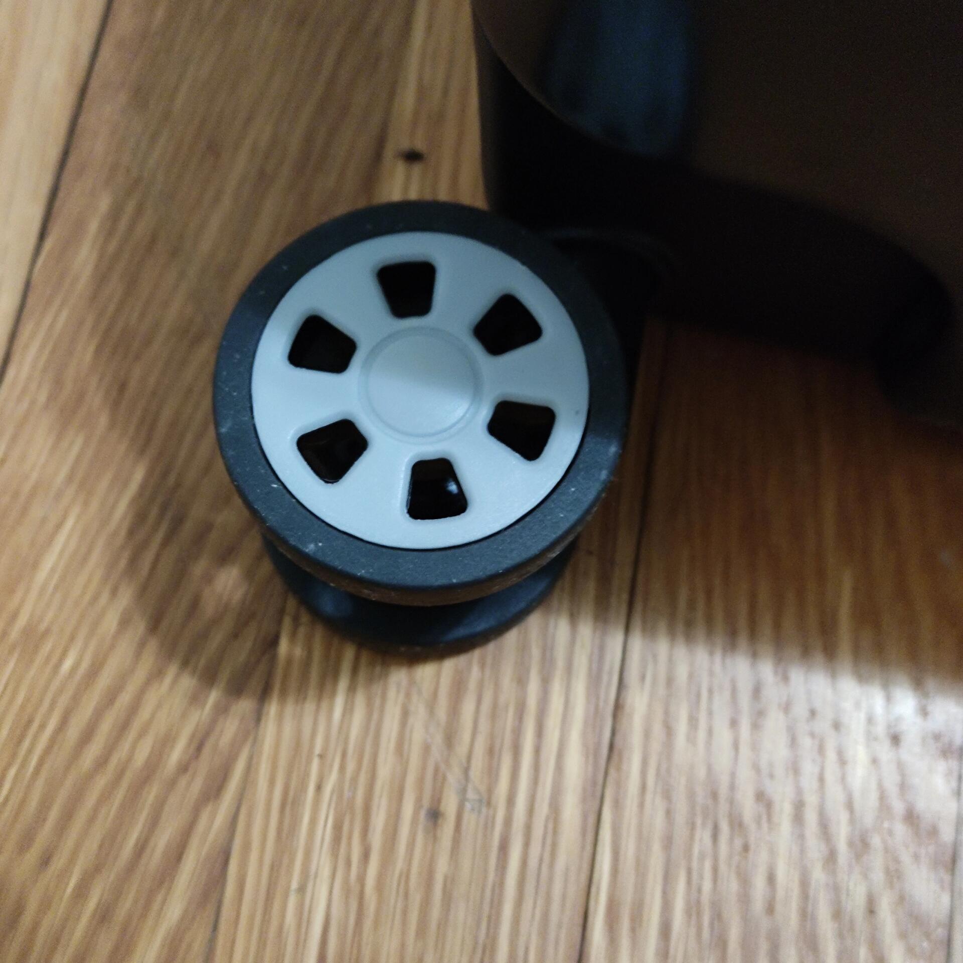 北美留子全能之换行李箱轮子