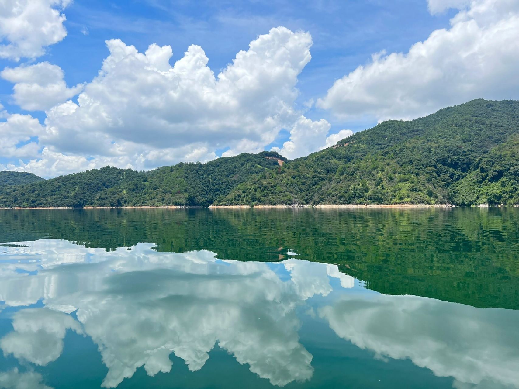 龙川| 河源县城里的山和水 设备:iphone 13 pro-max 地点:龙川东江 东