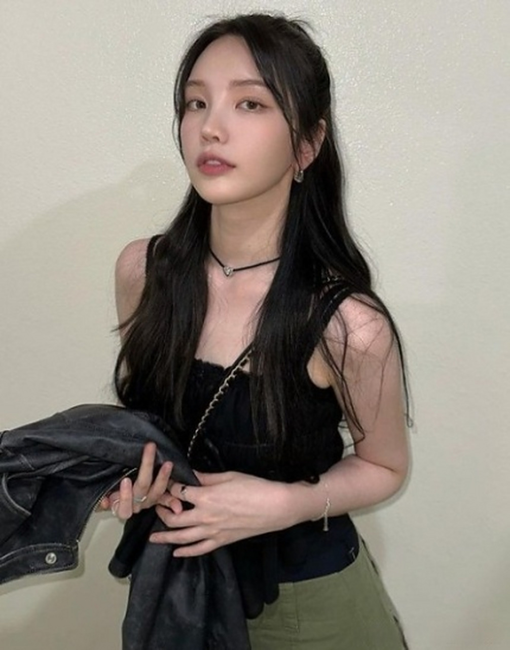 演员朴瑞俊 (35岁)回应了与网红xooos的恋爱传闻,不承认也不否认的