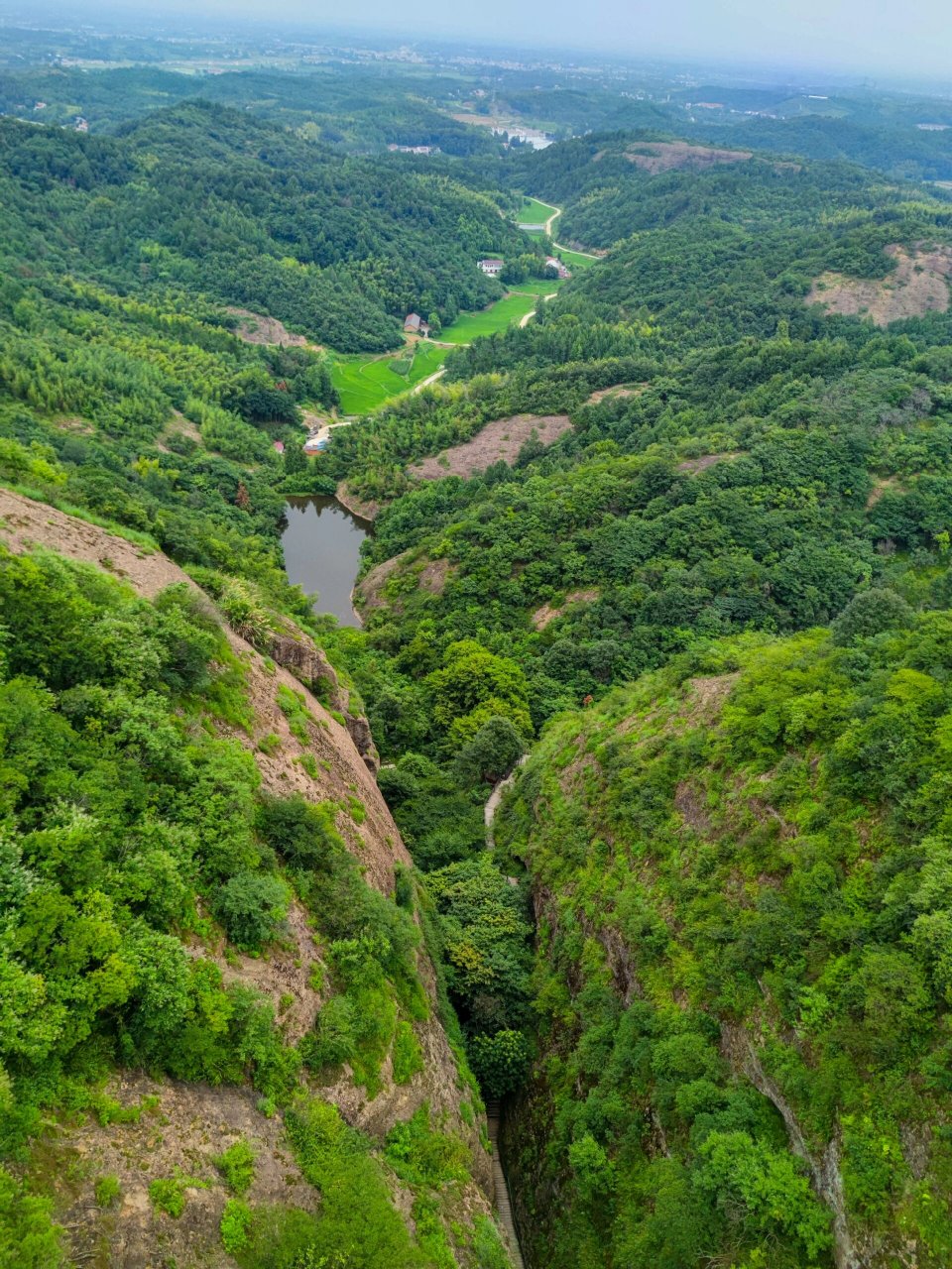 附近好玩的山区风景图片