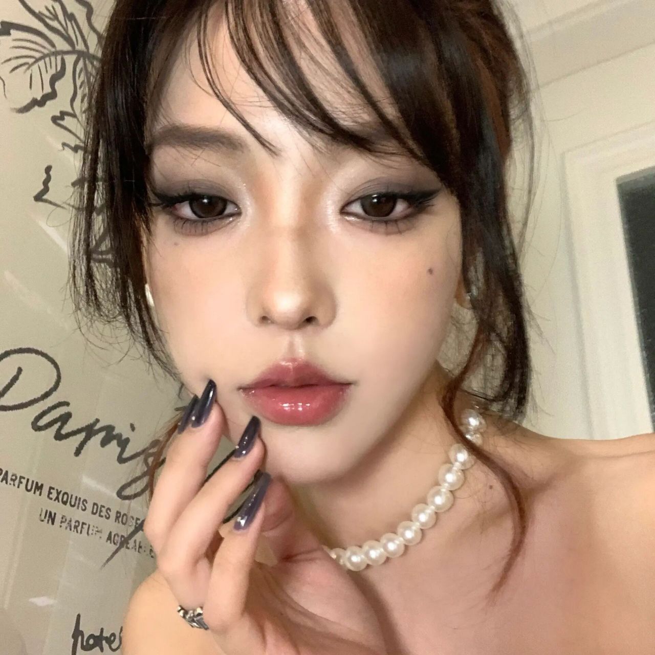 jisoo贵气感冷调小烟熏妆