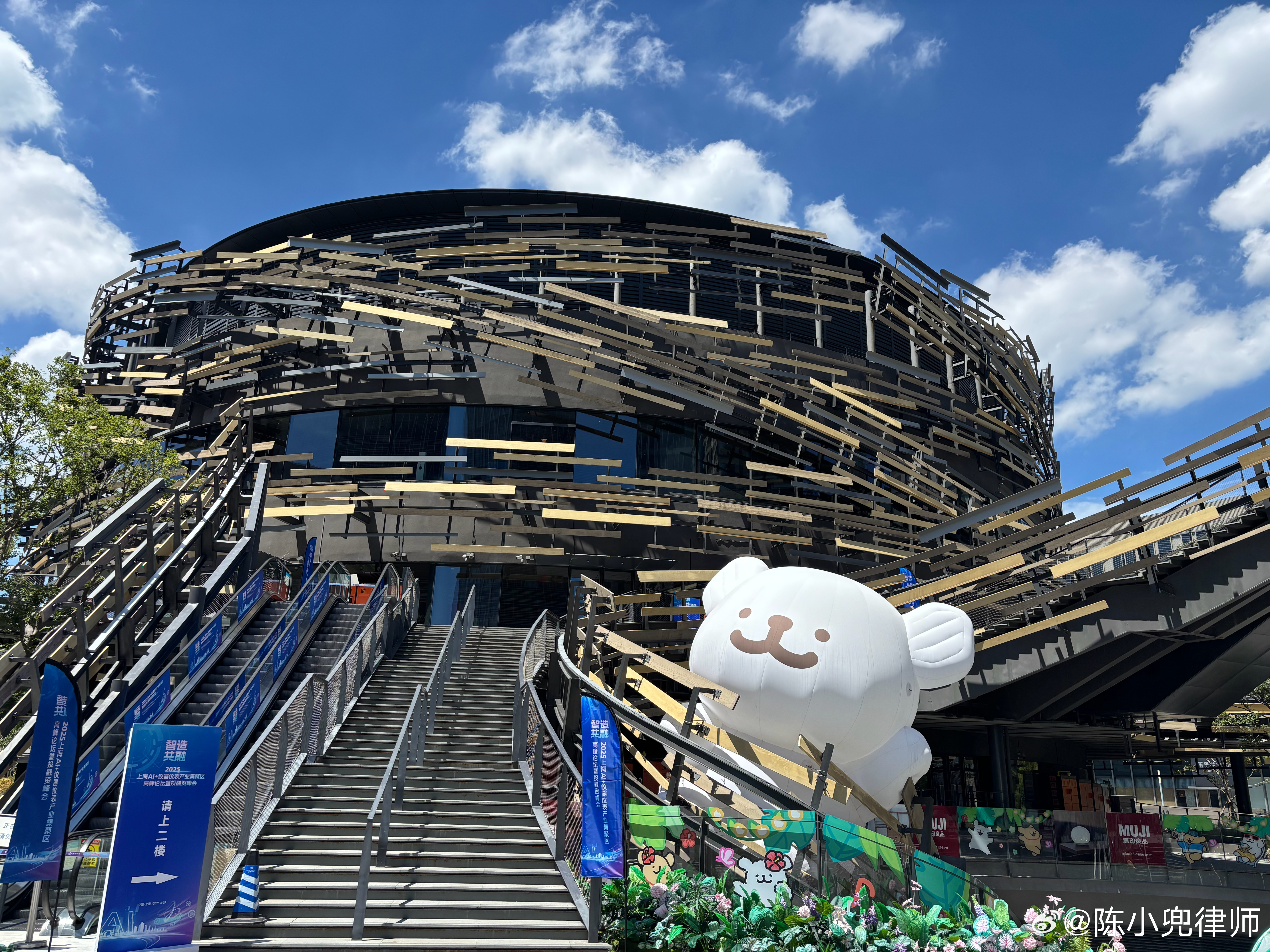 现在可能与浪漫有关的事情都是集美提供的～哦,对了