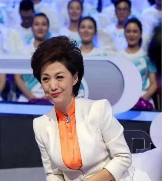 海霞,1972年3月9日出生于河南省郑州市,毕业于中国传媒大学