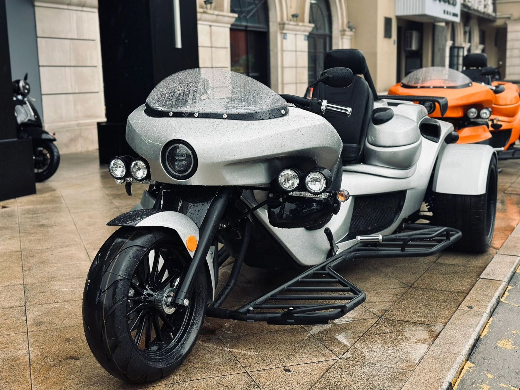 三轮摩托车 以定制型三轮摩托车作为产品主轴的rewaco 雷瓦克(蕾瓦客)