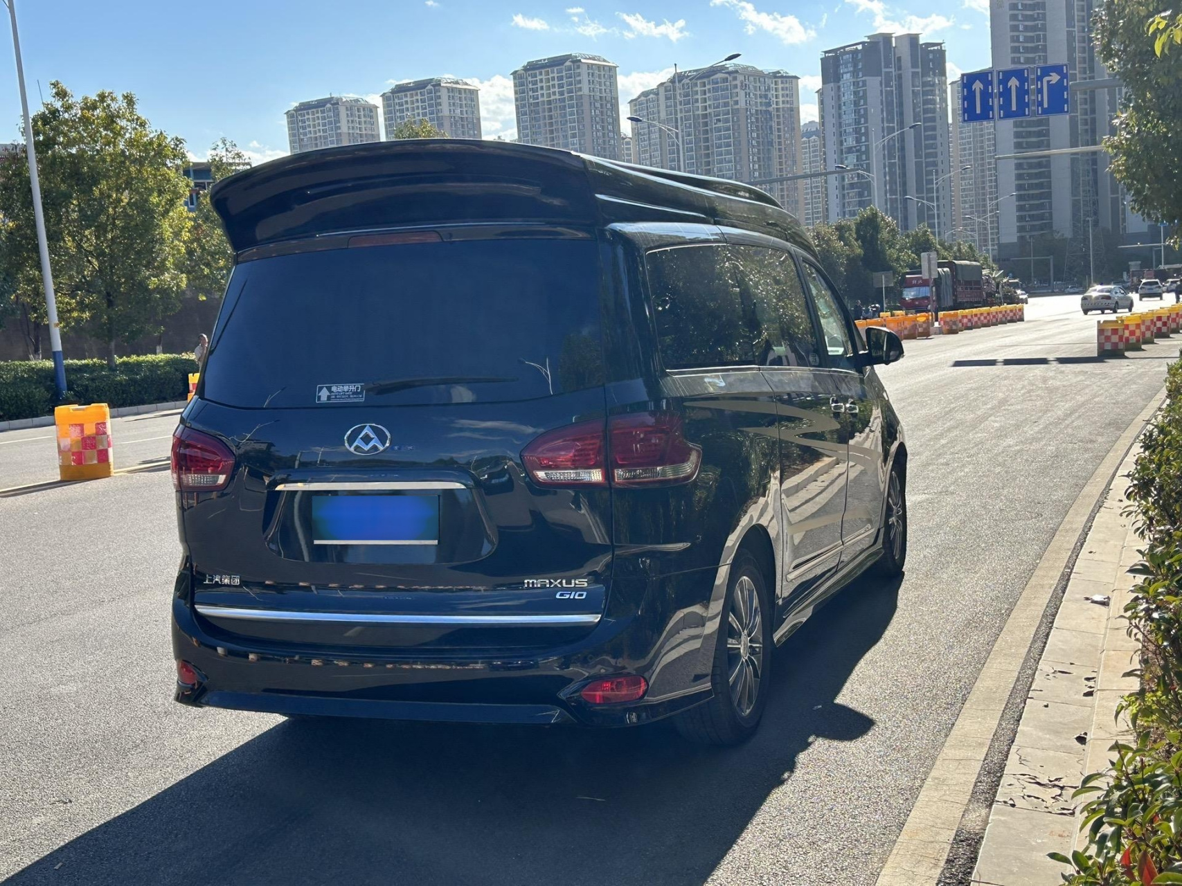 16年上牌 大通黑骑士 2万多公里实表 电动侧滑门 电尾门 四座座椅加热