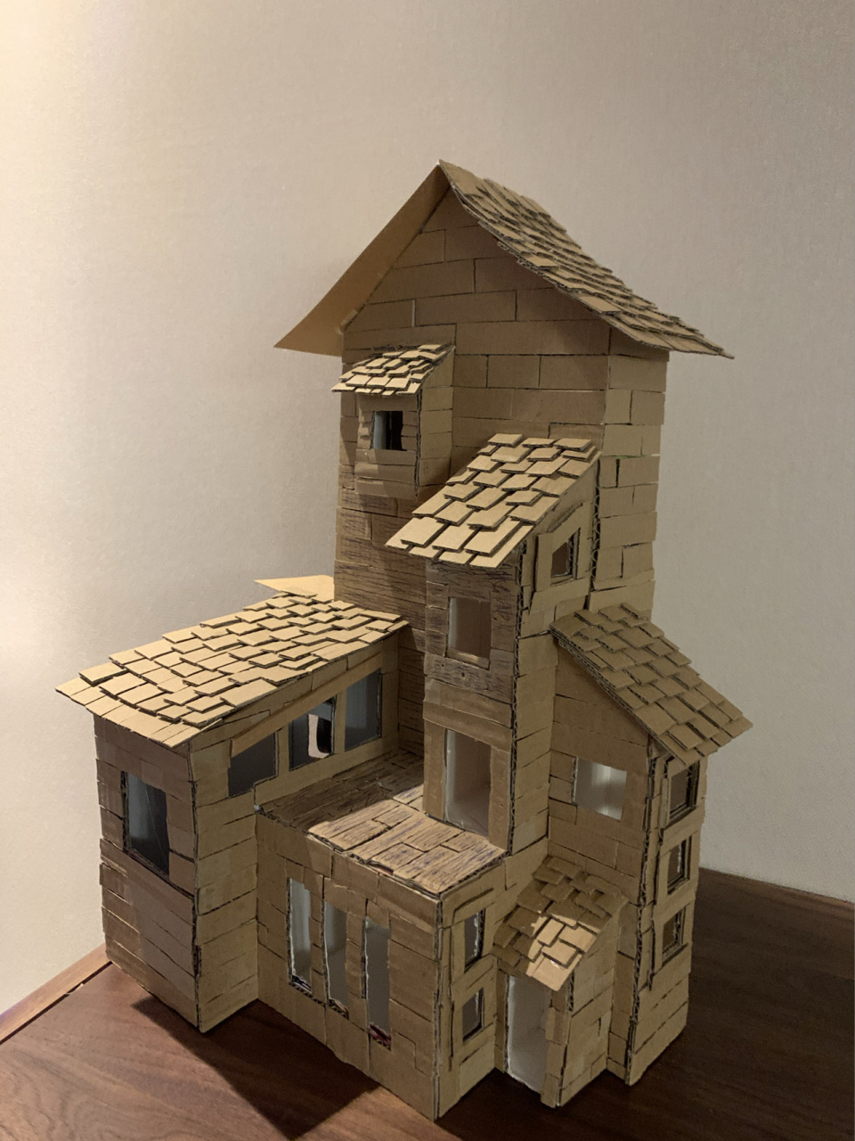 关于纸板房子制作过程 自从在分享了手工小房子,陆续得到了小伙伴的