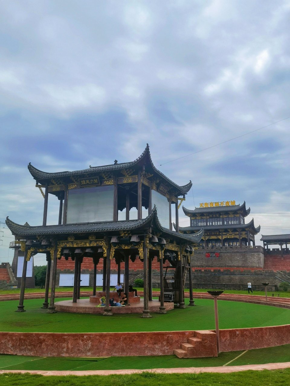 武汉周边遛娃—凤娃古寨 凤娃古寨位于武汉市新洲区凤凰寨村,作为新洲