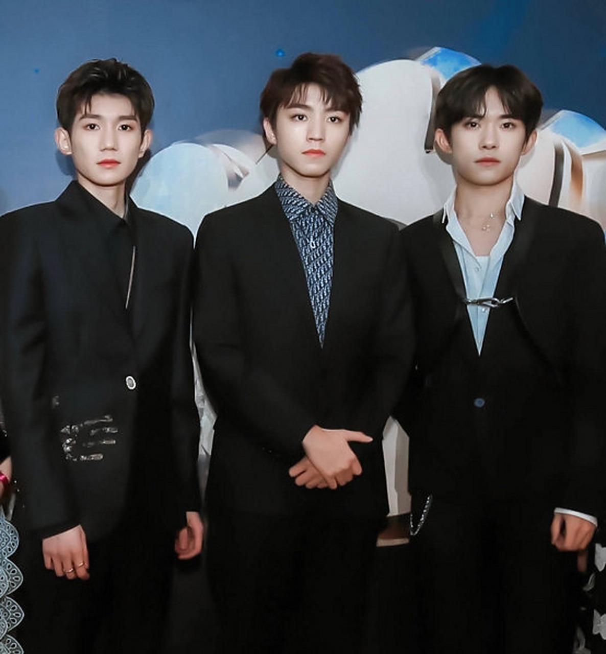 tfboys三人三地##易烊千玺##王俊凯##王源#  怎么回事?