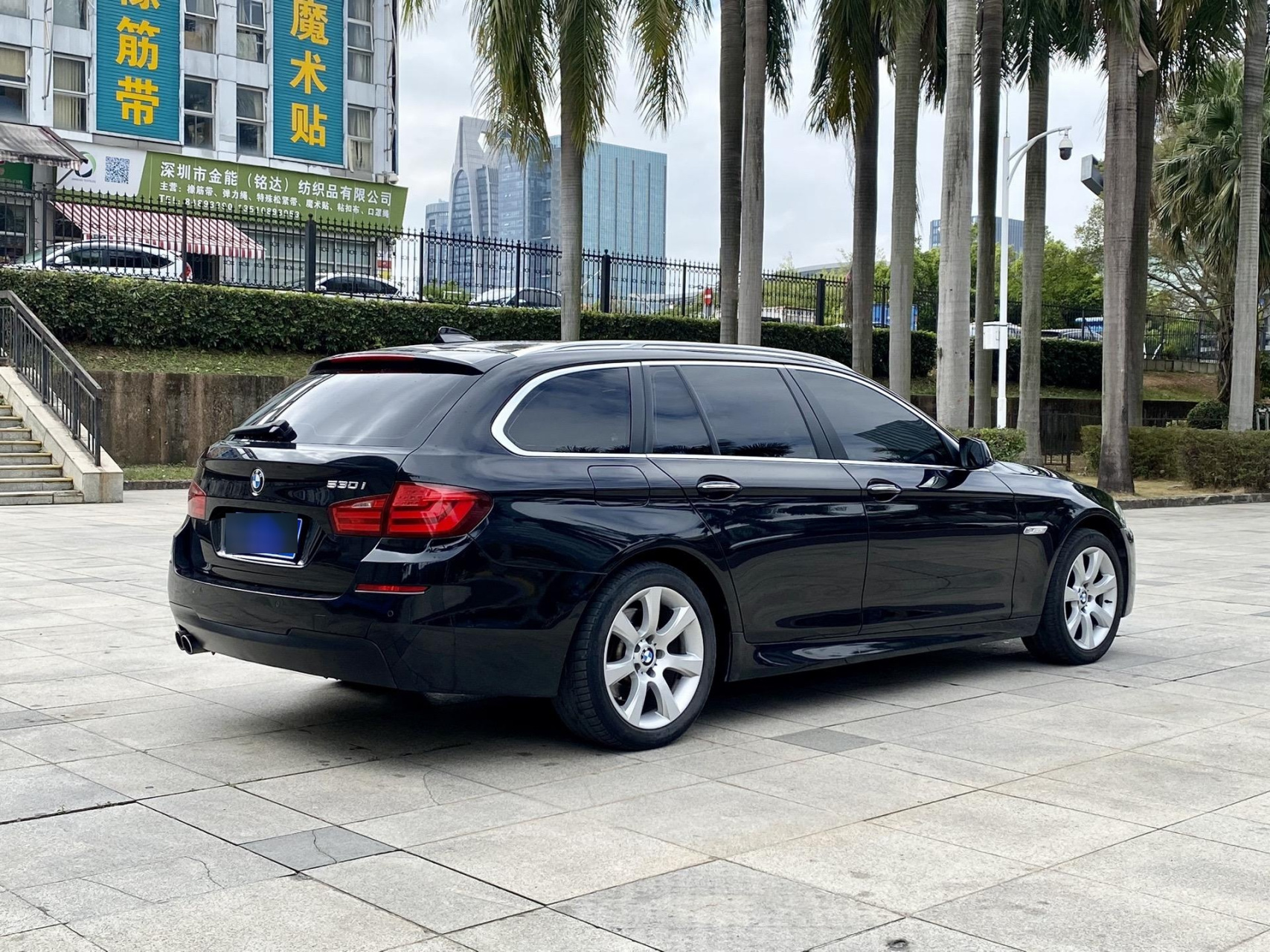 0自吸 直6 后驱 8at  路上太多类似瓦罐车型 但并不"正宗"可以雷同 但