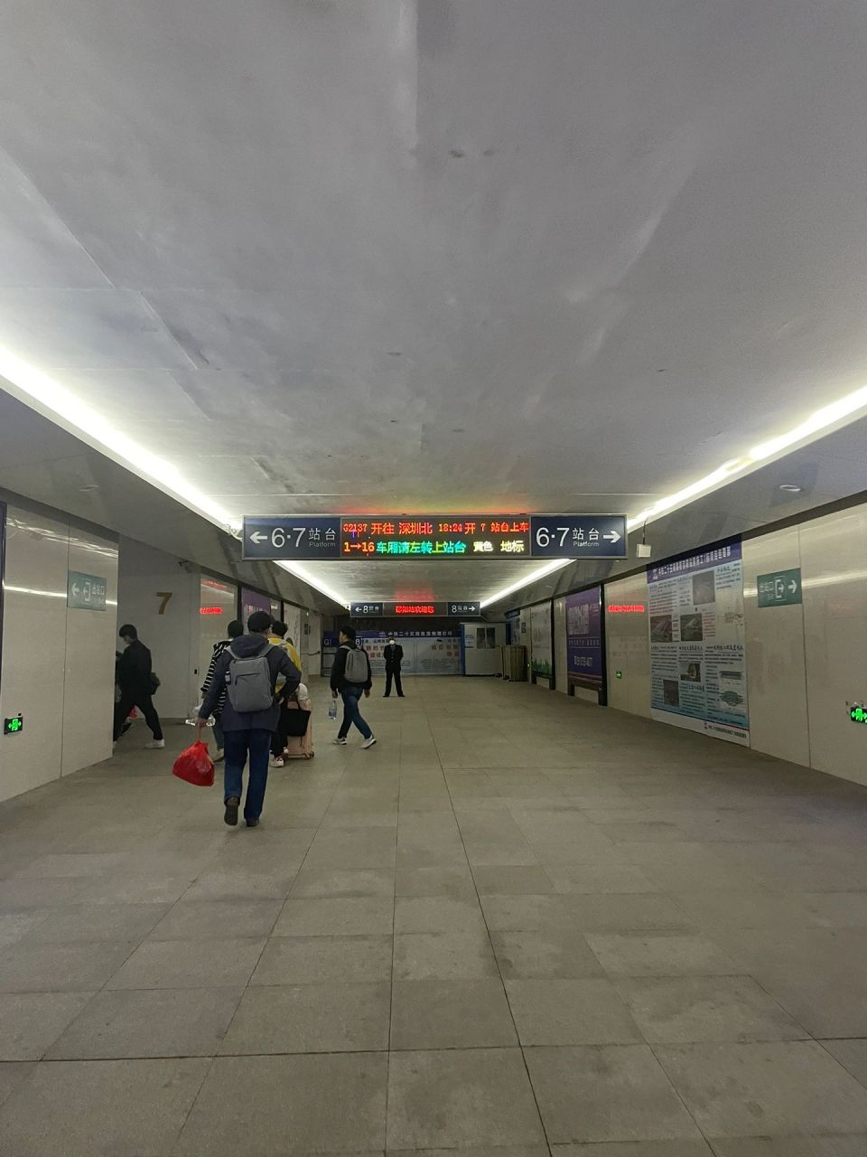 湖南邵阳站是我走过最长的高铁站了!