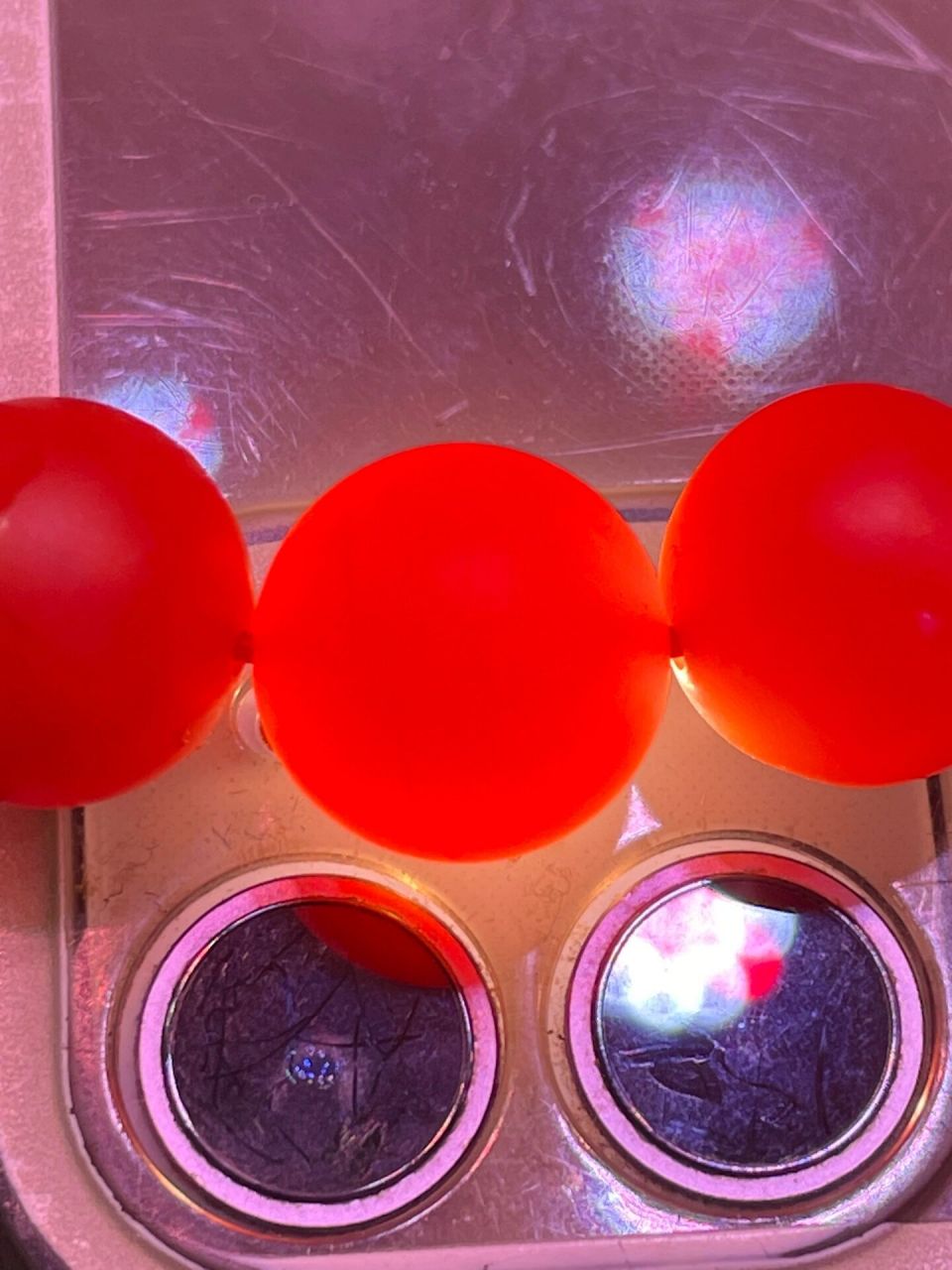 看看南红透光的样子 图一 樱桃红  图二冰红  图三火焰纹 图四柿子红