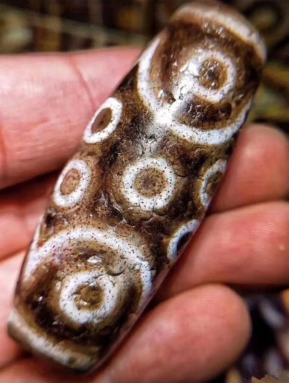 千年十五眼天珠 藏区千年十五眼天珠,馆藏收藏级标本,皮壳风化如岁月